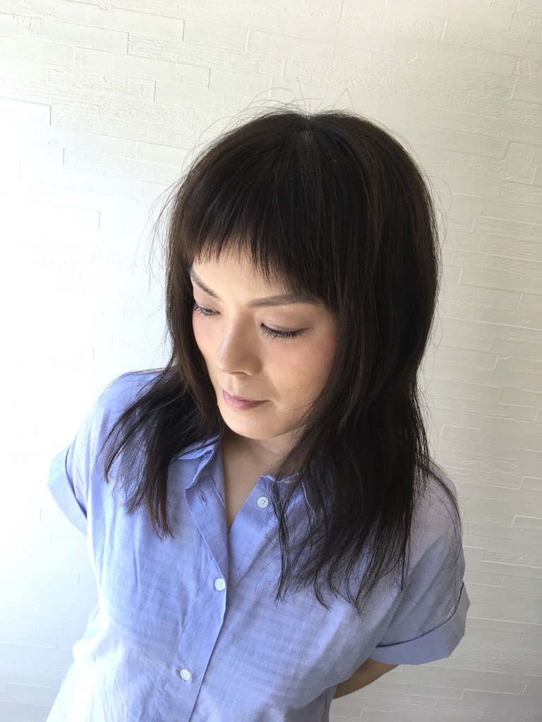 ラパンアジール掲載の前髪デザインを含むロングヘアスタイル